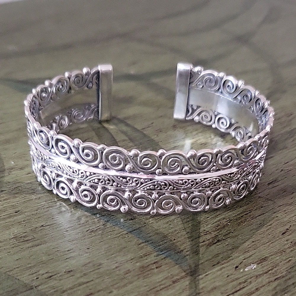 Handcrafted Bangle - image 1